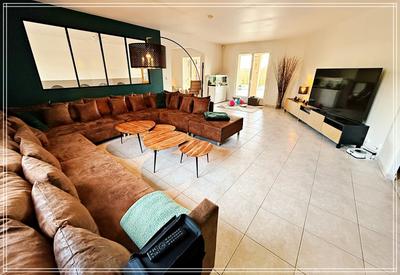 Maison - 220 m² - 7 pièces