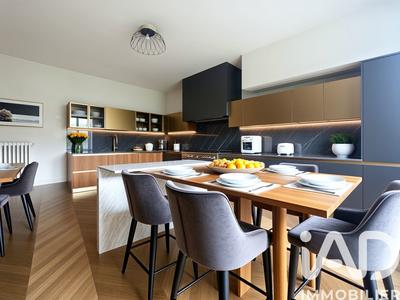 Maison - 230 m² - 7 pièces