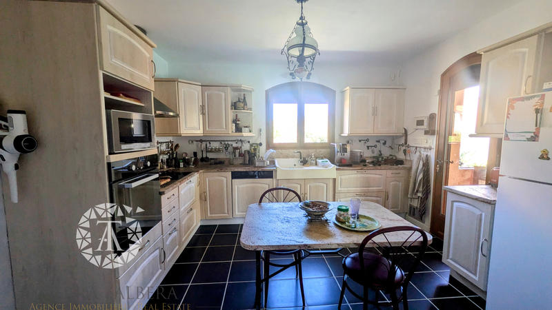 Villa - 212 m² - 8 pièces