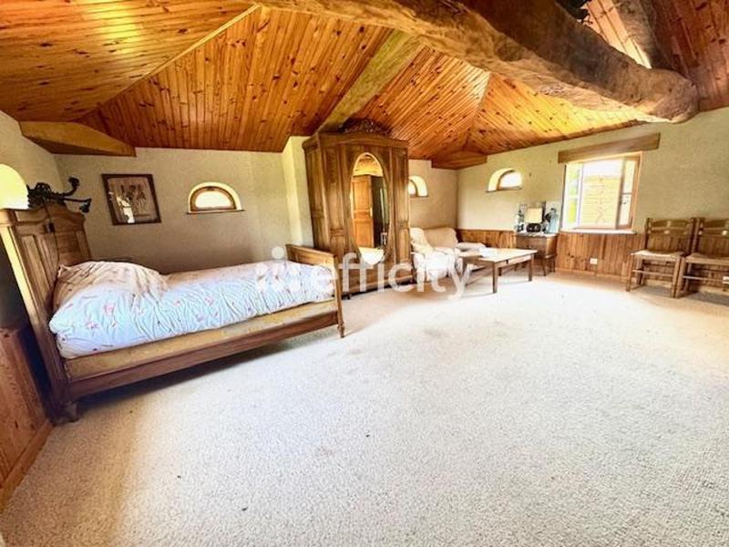 Maison - 220 m² - 10 pièces