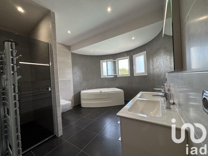 Maison - 180 m² - 6 pièces