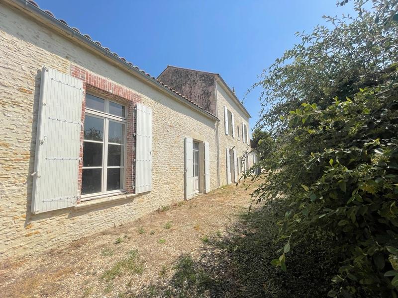 Maison - 265 m² - 12 pièces