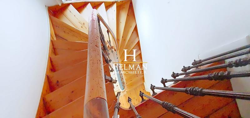 Maison - 325 m² - 11 pièces