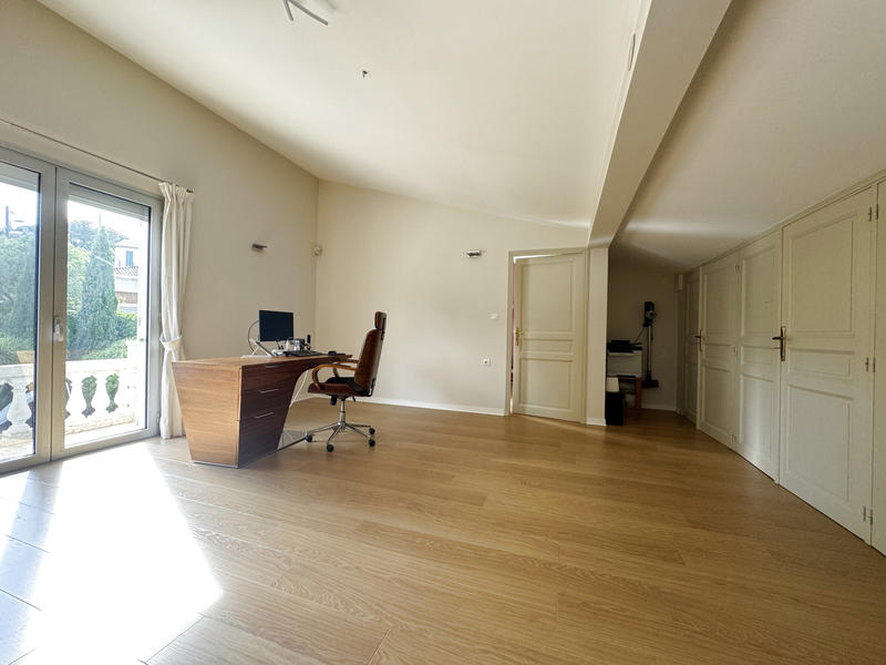 Maison - 404 m² - 8 pièces