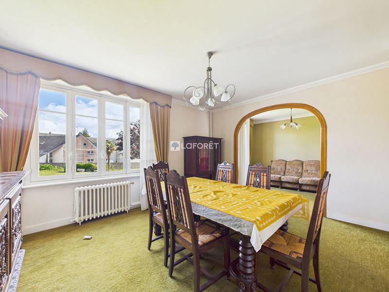 Maison traditionnelle - 222 m² - 9 pièces