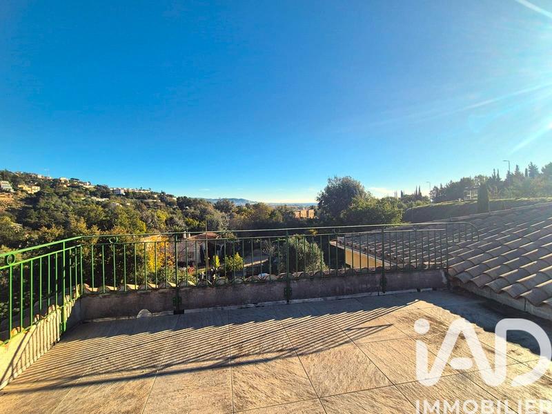 Maison - 332 m² - 10 pièces