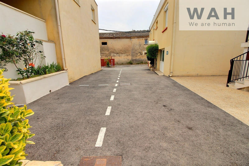 Fonds de commerce - Magasins - 1 900 m²