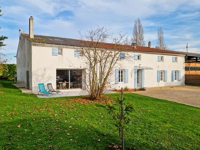Maison - 244 m² - 8 pièces