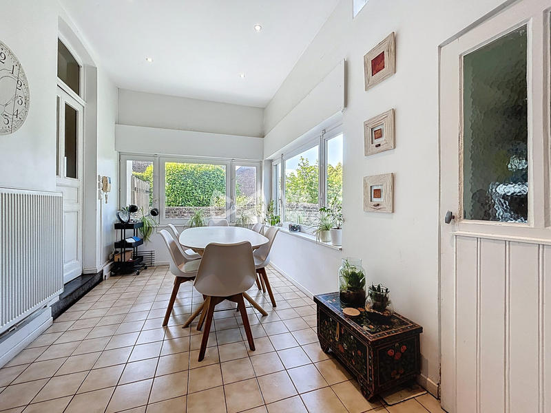 Maison - 220 m² - 8 pièces