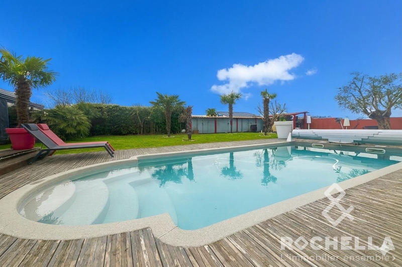 Maison - 201 m² - 5 pièces