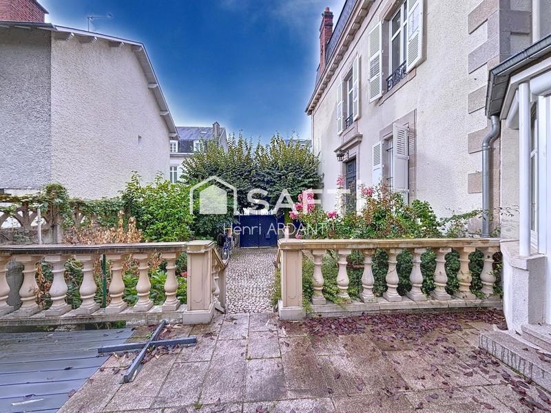 Maison de maîtres - 317 m² - 11 pièces