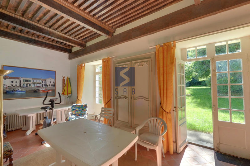 Maison - 369 m² - 12 pièces