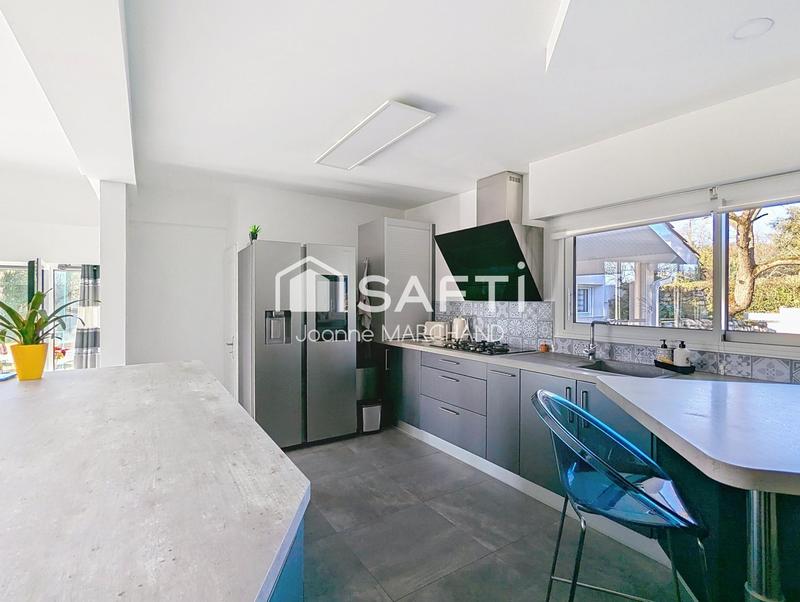 Villa - 264 m² - 9 pièces