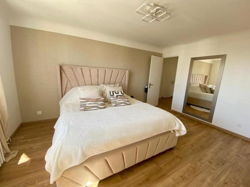 Maison - 230 m² - 7 pièces