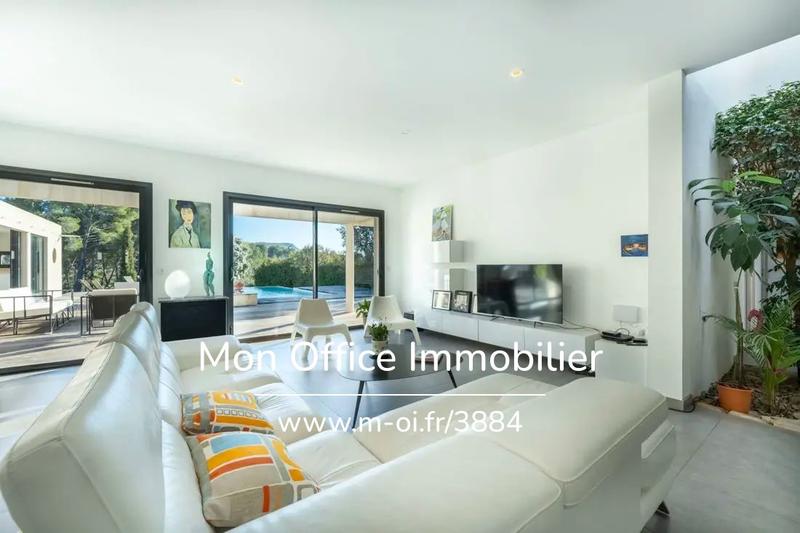 Maison - 212 m² - 7 pièces