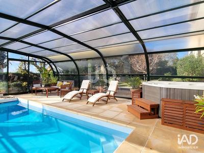 Maison - 235 m² - 8 pièces