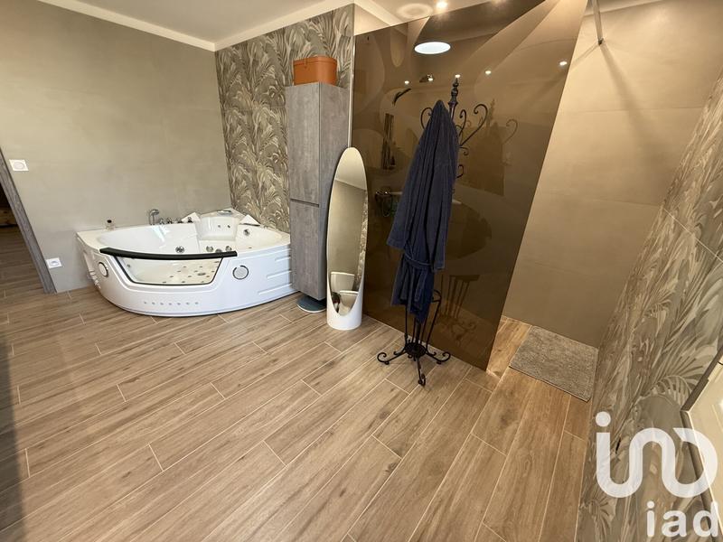 Maison - 201 m² - 6 pièces