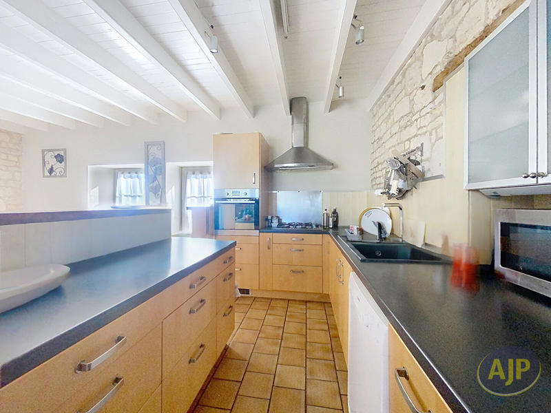 Maison - 213 m² - 5 pièces