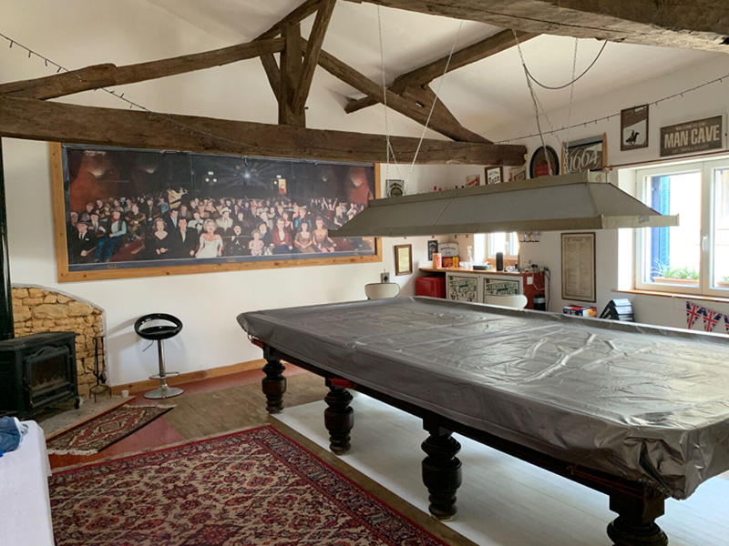 Maison - 325 m² - 13 pièces