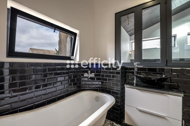 Maison - 185 m² - 5 pièces