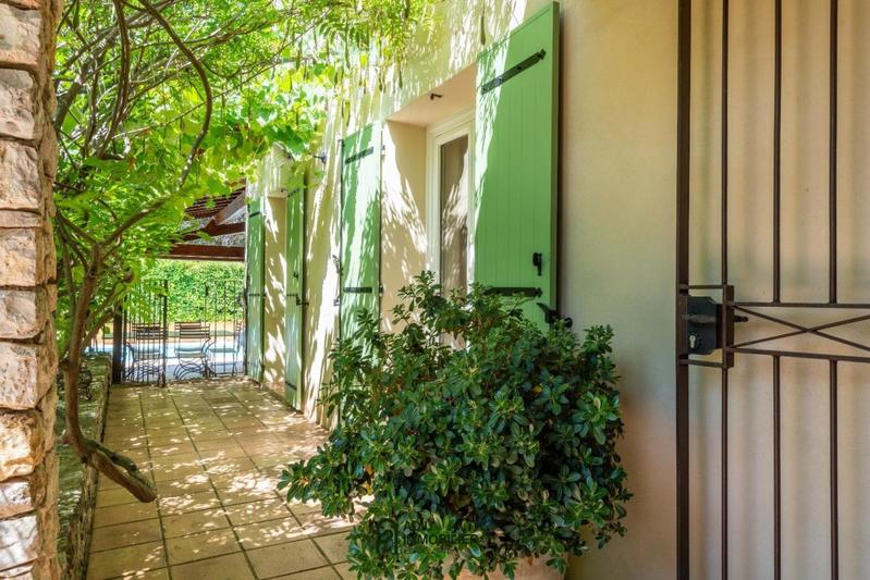 Maison - 210 m² - 6 pièces