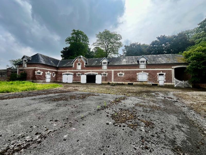 Maison - 335 m² - 10 pièces