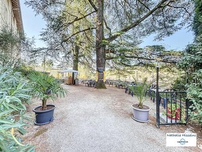 Fonds de commerce - 832 m²