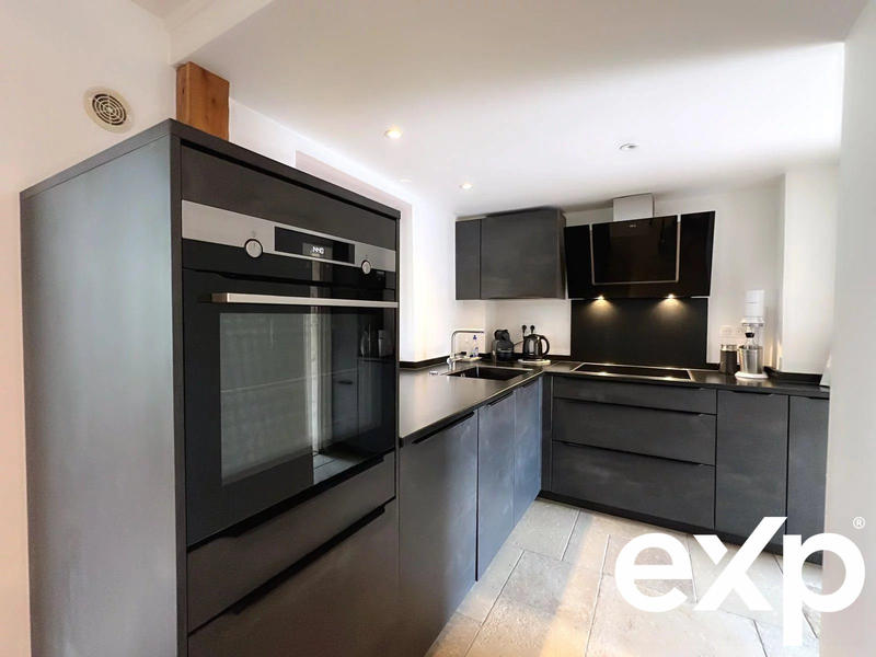 Maison - 240 m² - 9 pièces