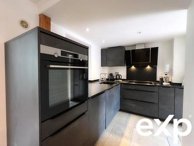 Maison - 240 m² - 9 pièces