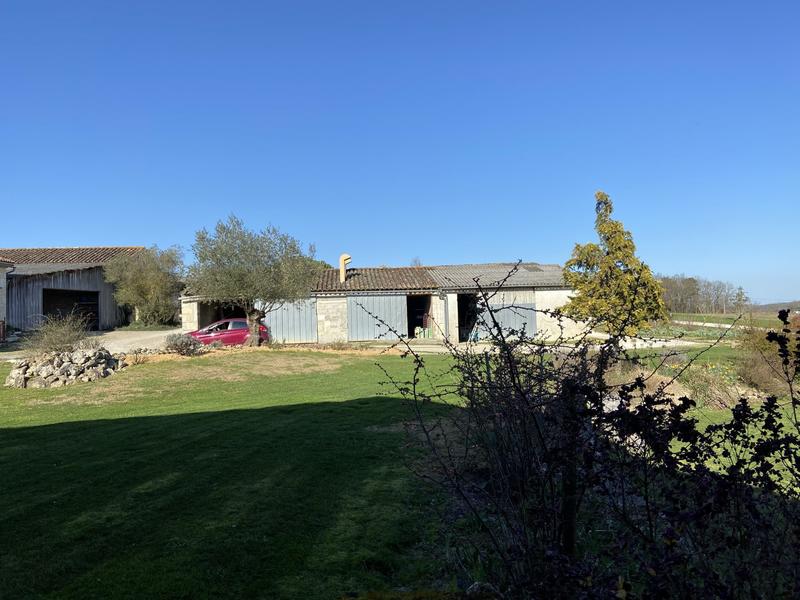 Maison traditionnelle - 352 m² - 23 pièces