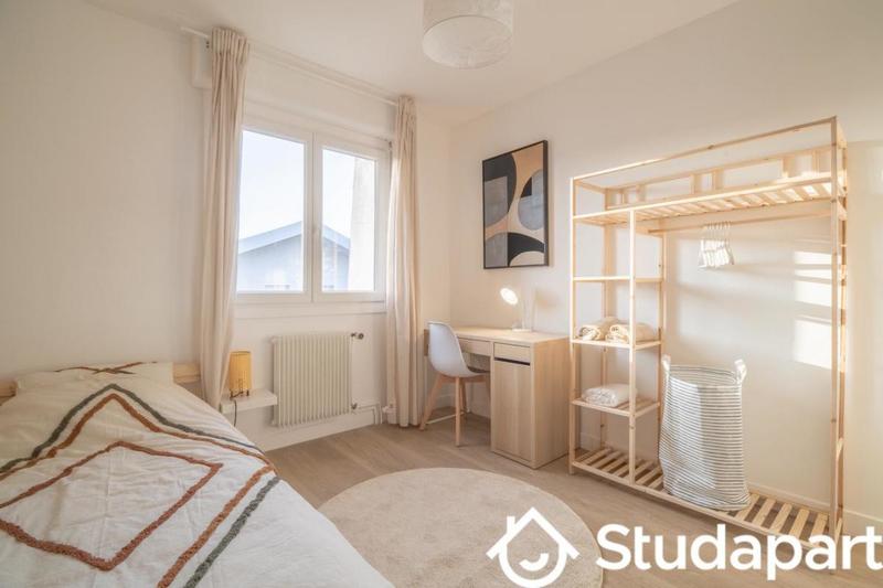 Chambre - 10 m² - 1 pièce