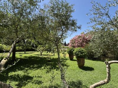 Maison - 290 m² - 8 pièces