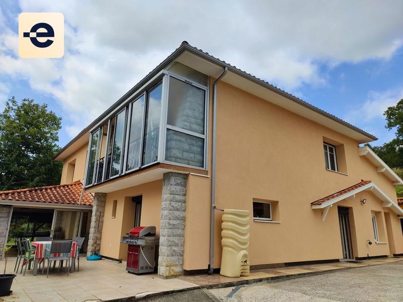 Maison - 246 m² - 7 pièces