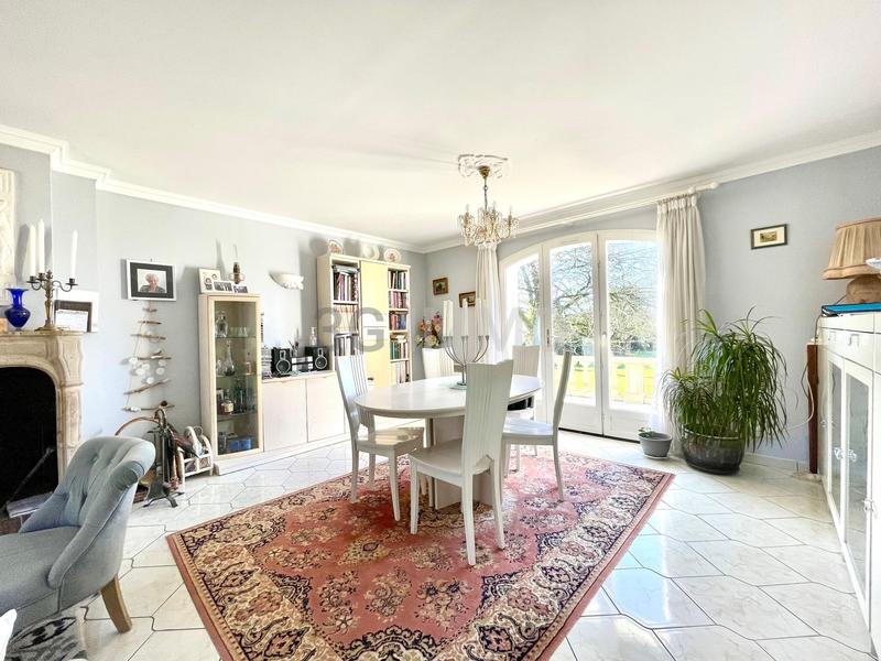 Demeure - 191 m² - 9 pièces