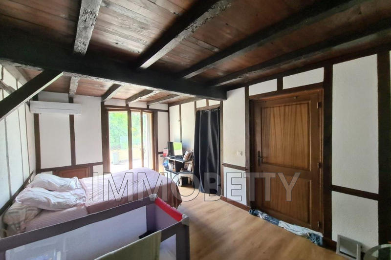 Maison - 225 m² - 8 pièces