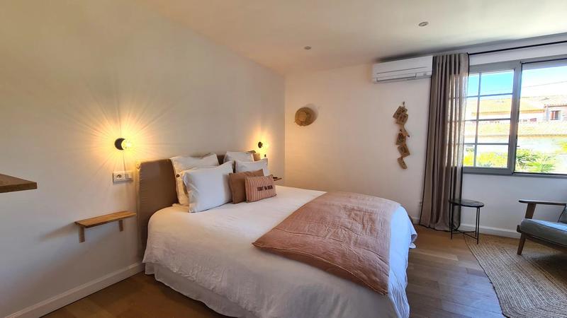 Maison traditionnelle - 260 m² - 10 pièces