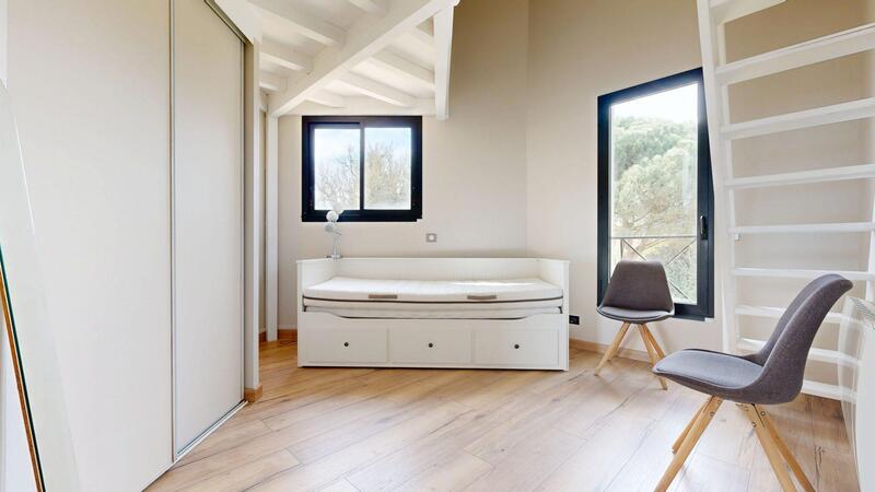 Maison - 220 m² - 5 pièces