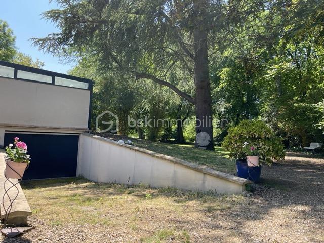 Maison traditionnelle - 263 m² - 8 pièces