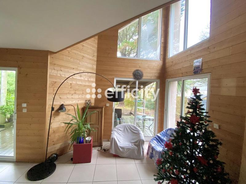 Maison - 236 m² - 7 pièces