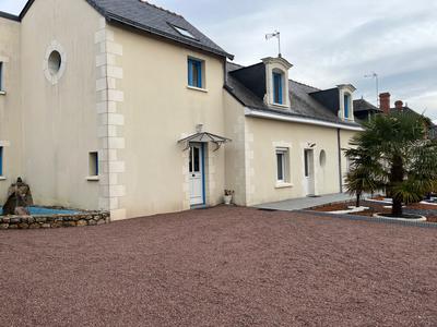 Maison traditionnelle - 233 m² - 9 pièces