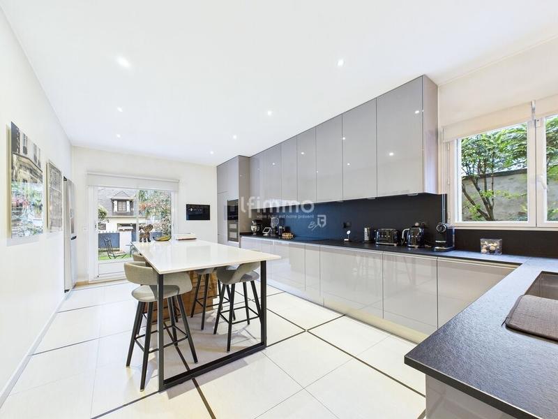 Maison - 378 m² - 7 pièces