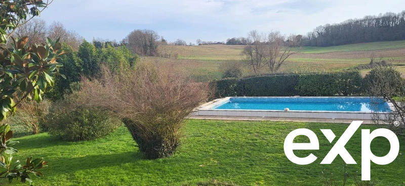 Maison - 410 m² - 11 pièces