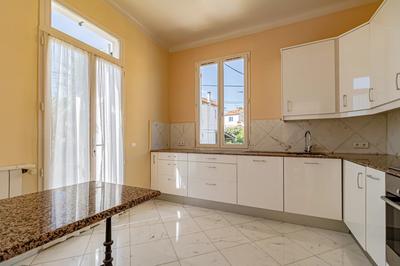 Maison - 215 m² - 9 pièces