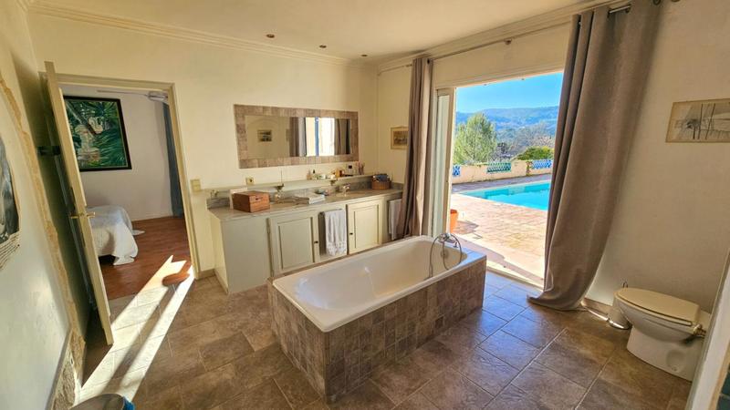 Villa - 225 m² - 7 pièces