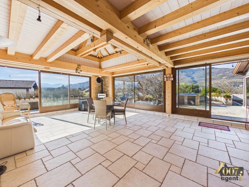 Maison - 237 m² - 7 pièces