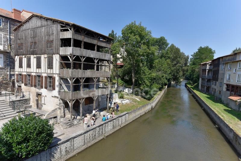 Maison traditionnelle - 240 m² - 7 pièces