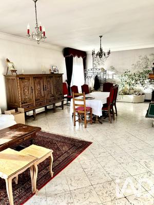 Maison - 141 m² - 8 pièces