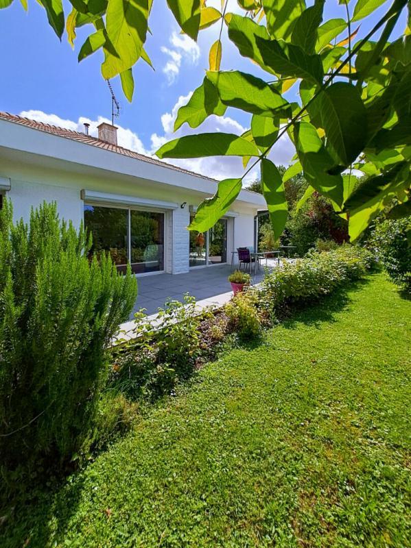 Maison - 222 m² - 8 pièces