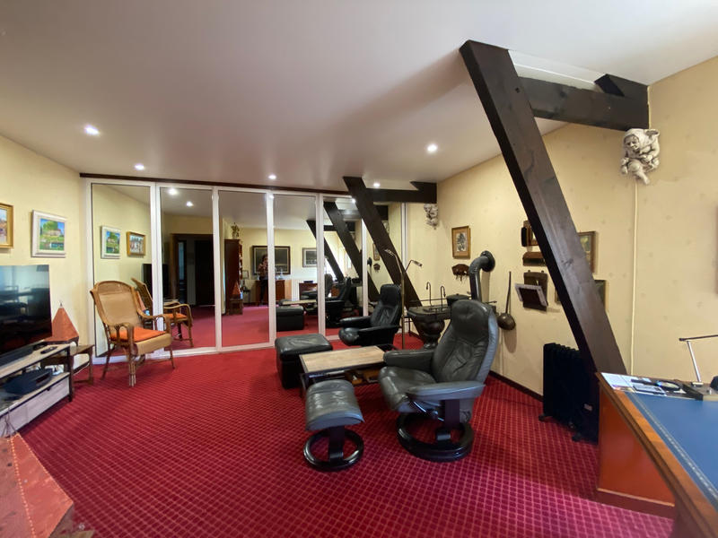 Maison - 267 m² - 8 pièces