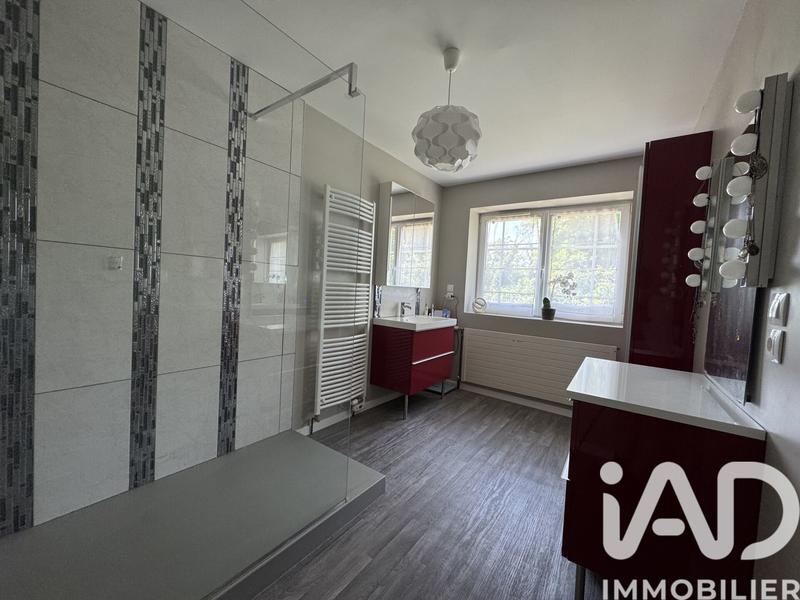 Maison - 245 m² - 9 pièces